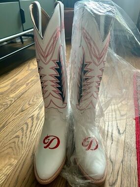 NEW RARE Dasha x Alberta Boot Custom White & Red Cowboy Boots - Size 9